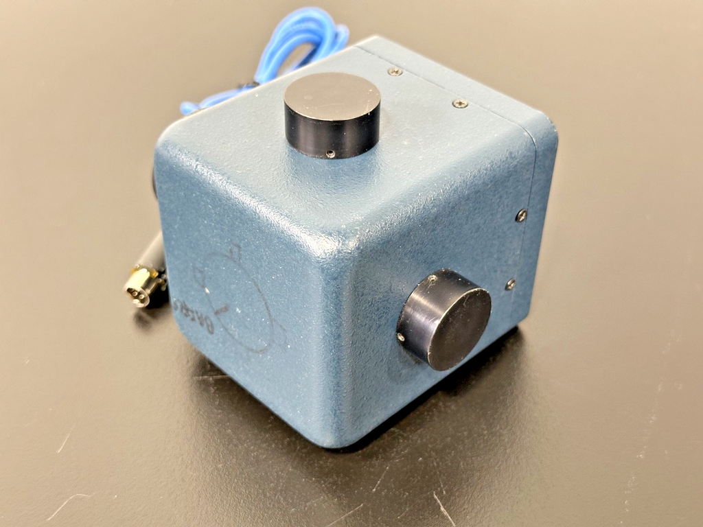 Newport 818 SL Optical Detector Sensor Assembly w/ Cable & Mounting Fixture Used2