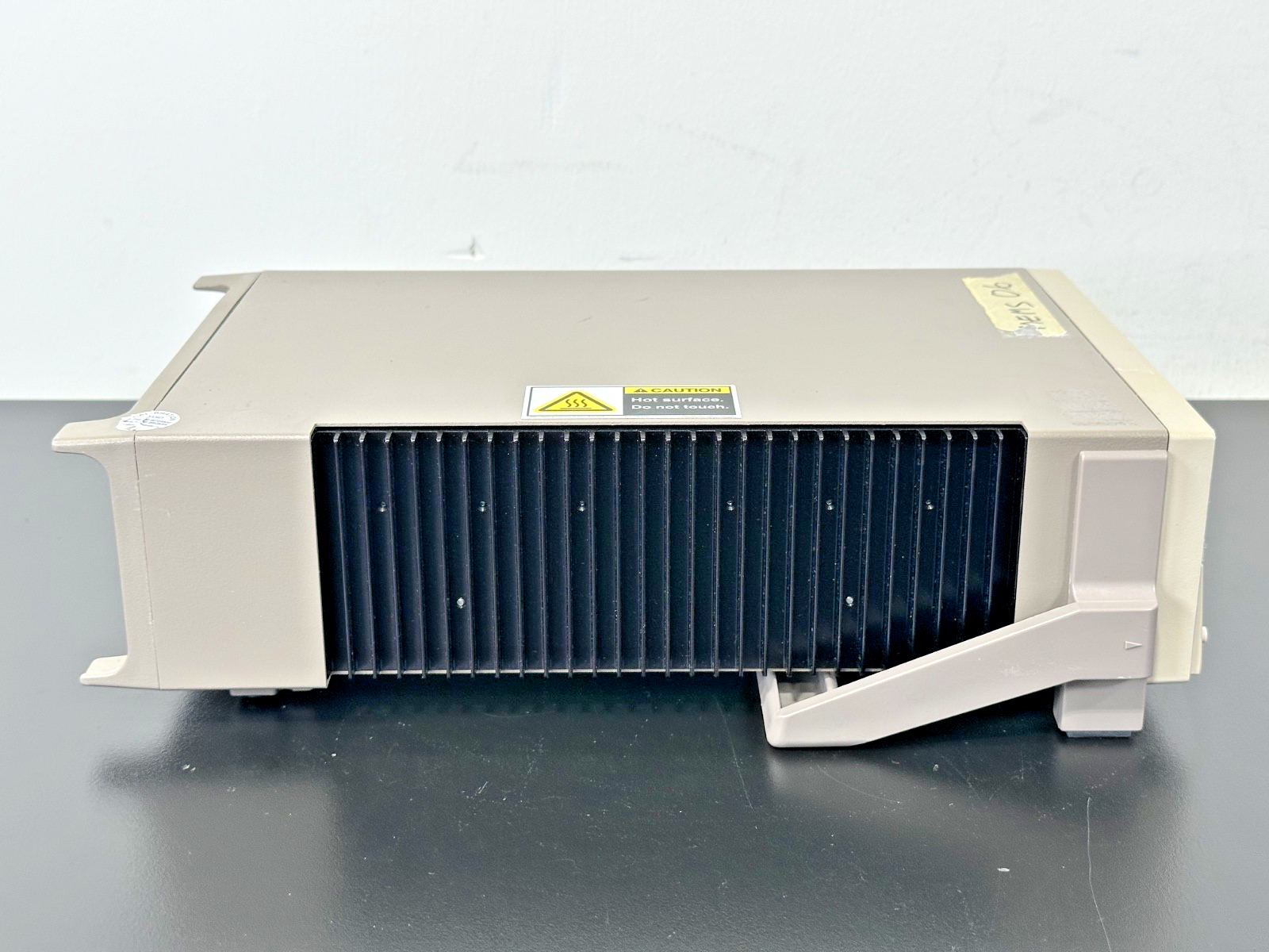 Keithley 2400 SourceMeter SMU 200V 1A 20W Powers On Working4