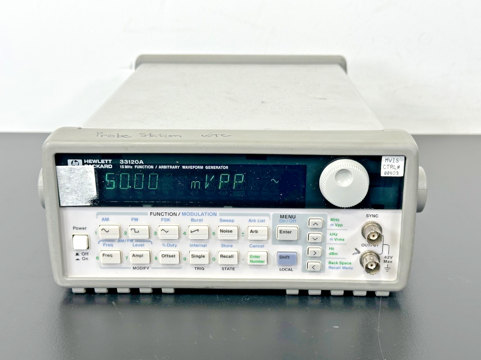 HP 33120A 15MHz Function Arbitrary Waveform Generator Option 001 Powers  Working0