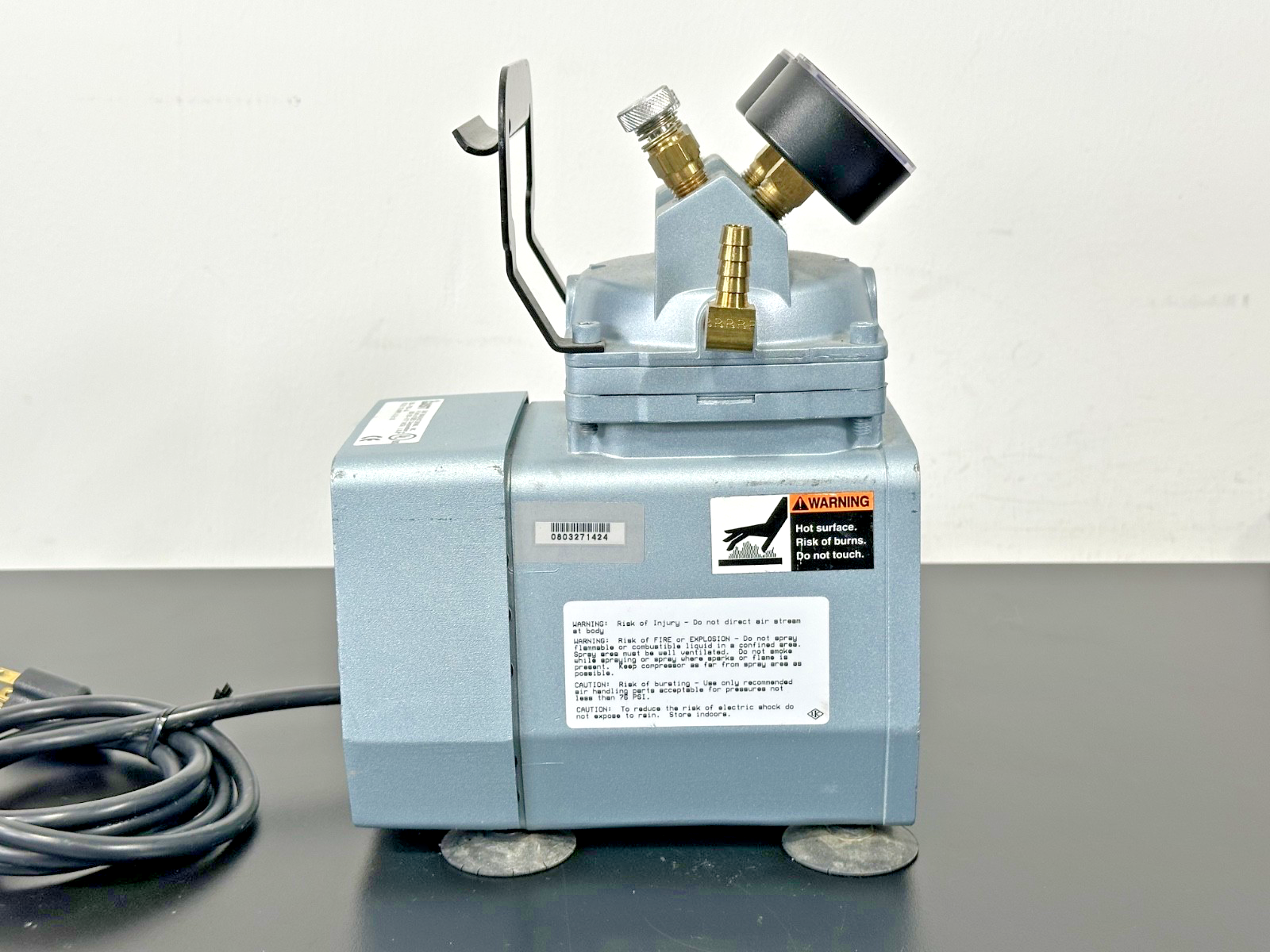 GAST DOA P704 AA Oil Less Compressor Vacuum Pump 115V with Dual Gauges Working2
