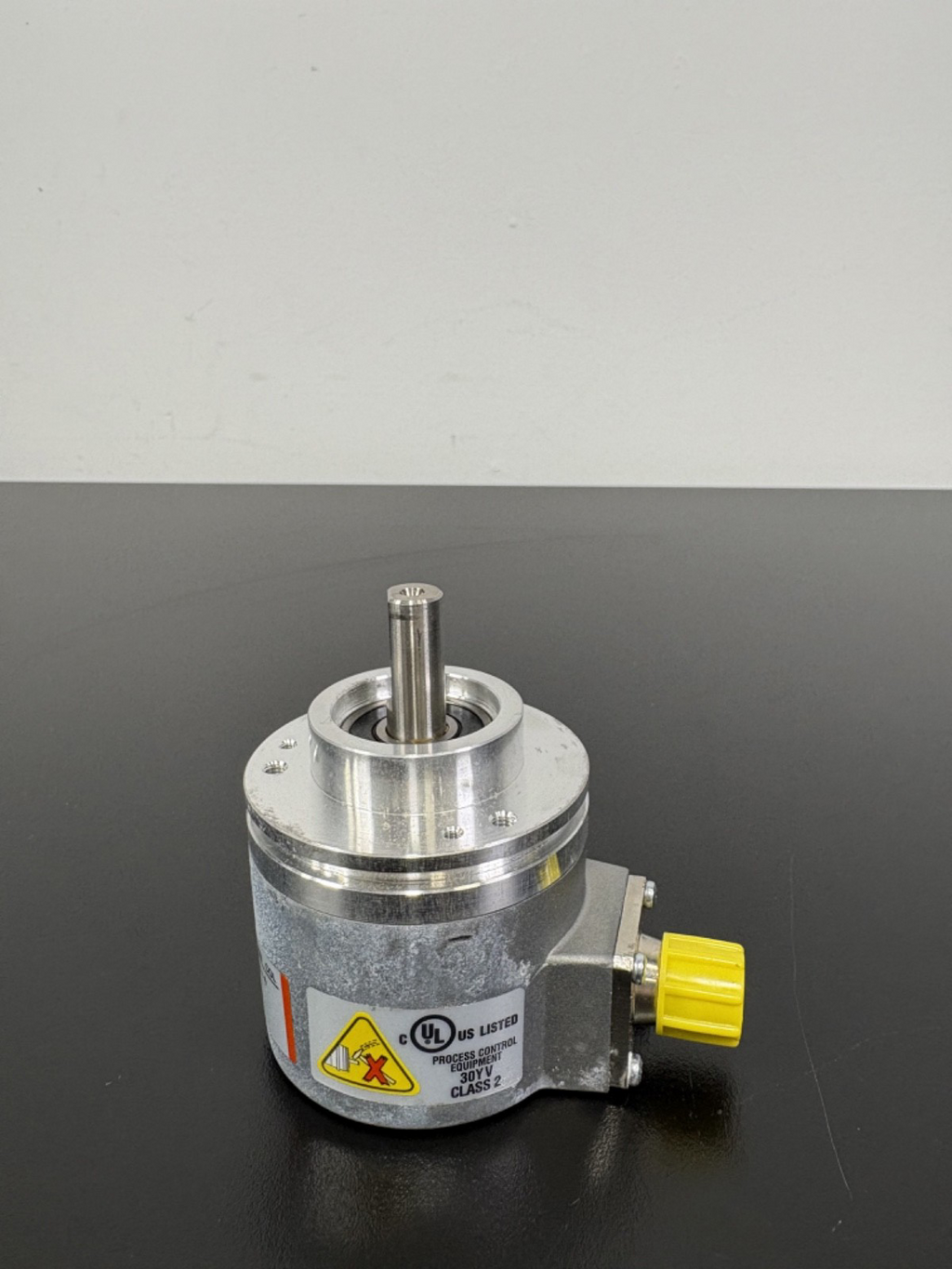 Kübler 8.5865.1226.6321 Incremental Rotary Encoder 10–30VDC Solid Shaft3