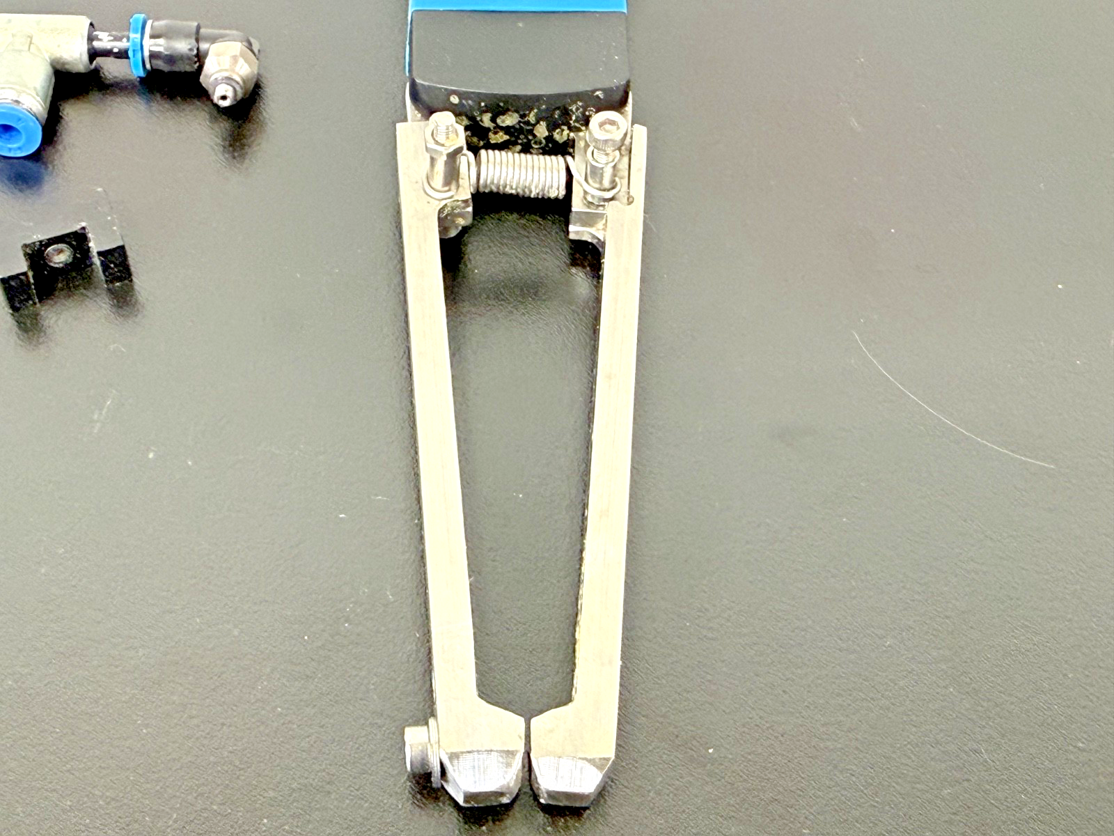 Festo DHWS 16 A NC Pneumatic Parallel Gripper 1310179 8 Bar w/ Fittings3