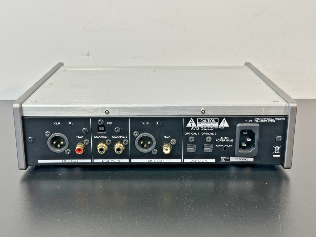 TEAC UD 501 Hi Res USB DAC DSD Headphone Amplifier Silver Working3