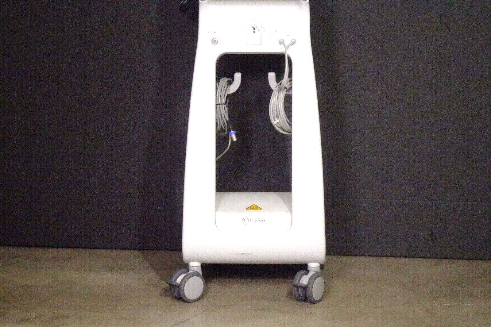 INVIVO Expression 453564099871 Patient Monitor wIth Rolling Stand1