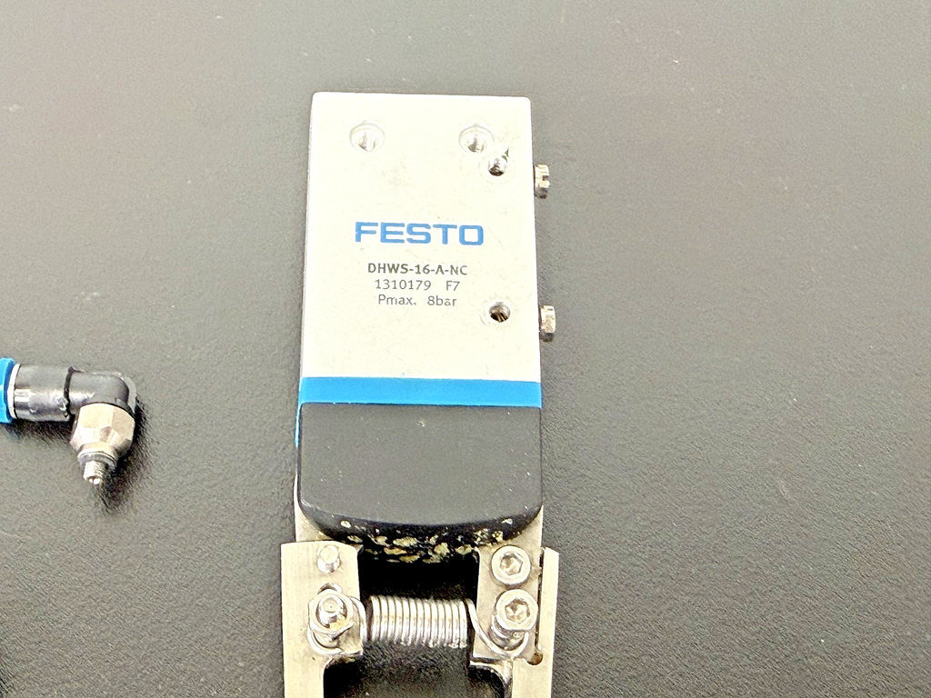 Festo DHWS 16 A NC Pneumatic Parallel Gripper 1310179 8 Bar w/ Fittings2
