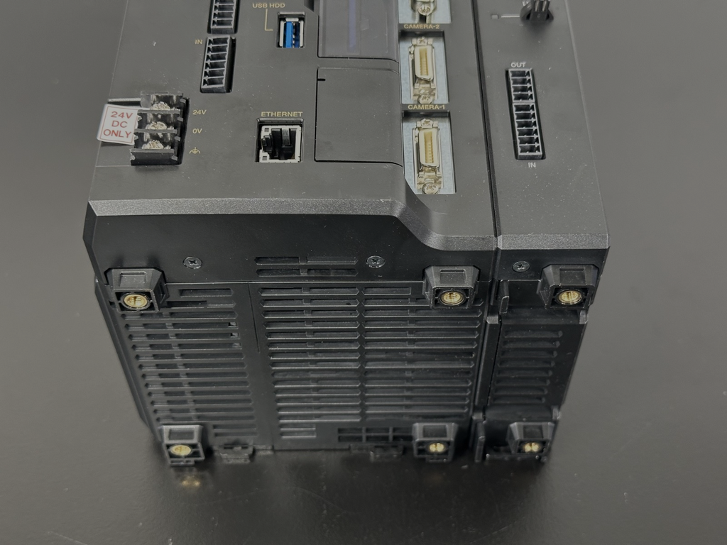 Keyence CV X302F CV X300 Series Vision Controller w/ CA DC40E Expansion Unit2