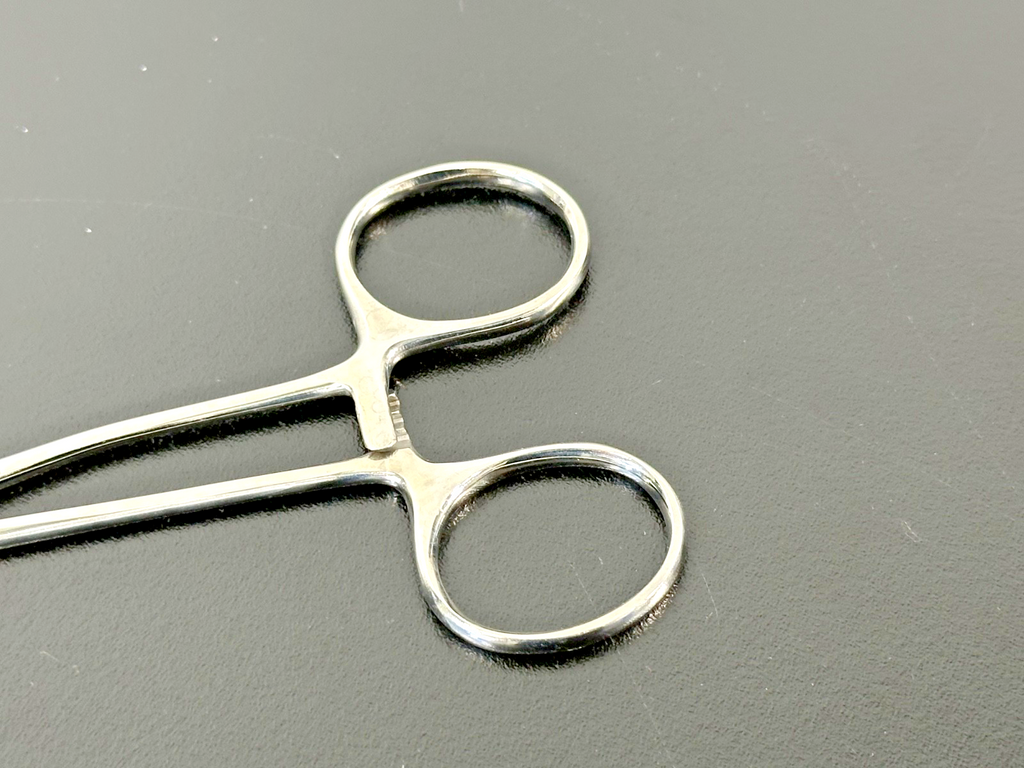 McKesson 43 2 436 Kelly Straight Locking Forceps 5.5" Stainless Steel1