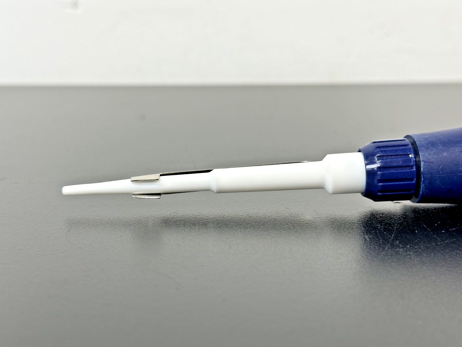 VWR 25 µL Fixed Volume Single Channel Manual Pipettor3
