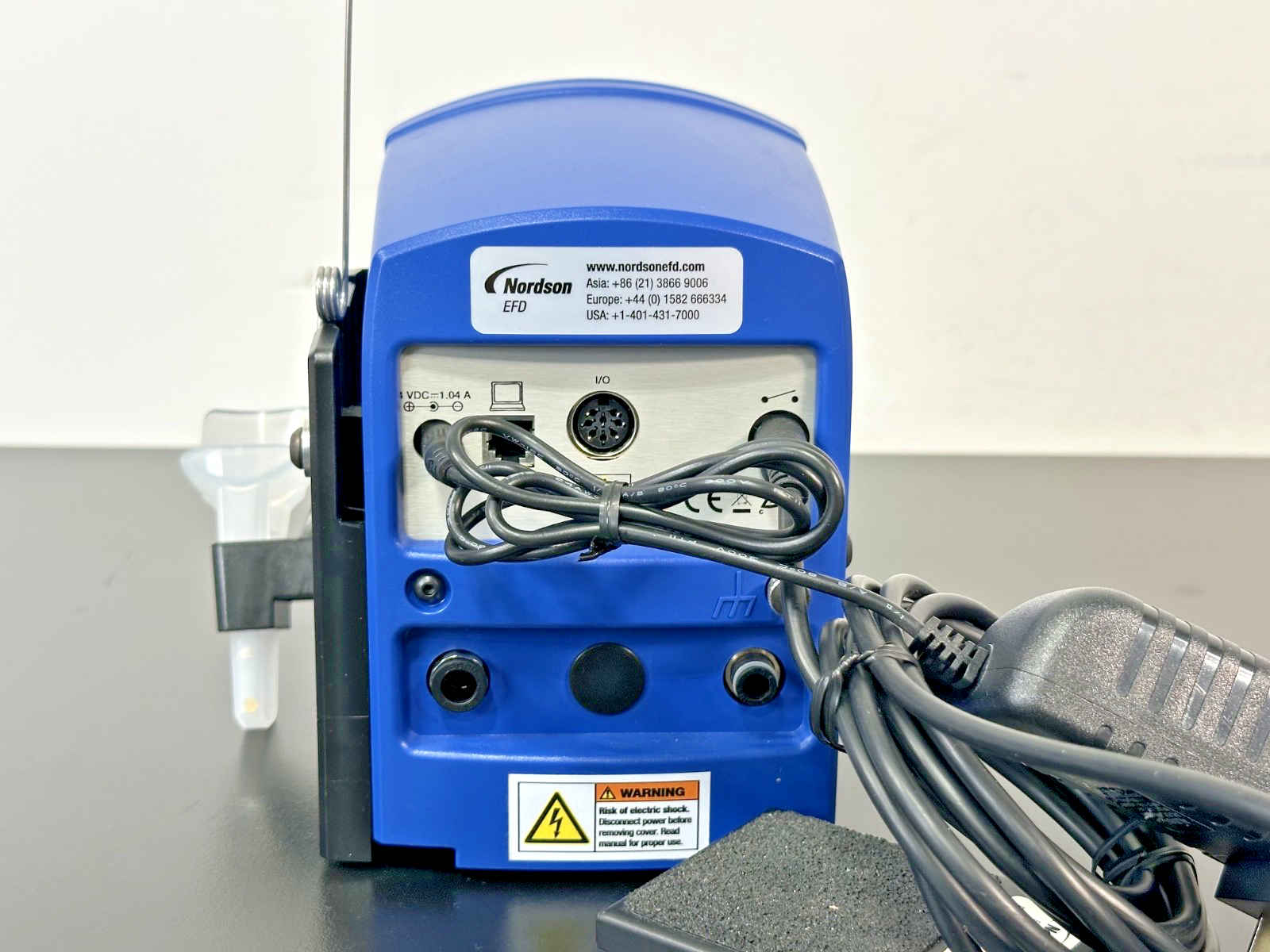 Nordson EFD Ultimus I Fluid Dispenser with Foot Pedal & Accessories Working2