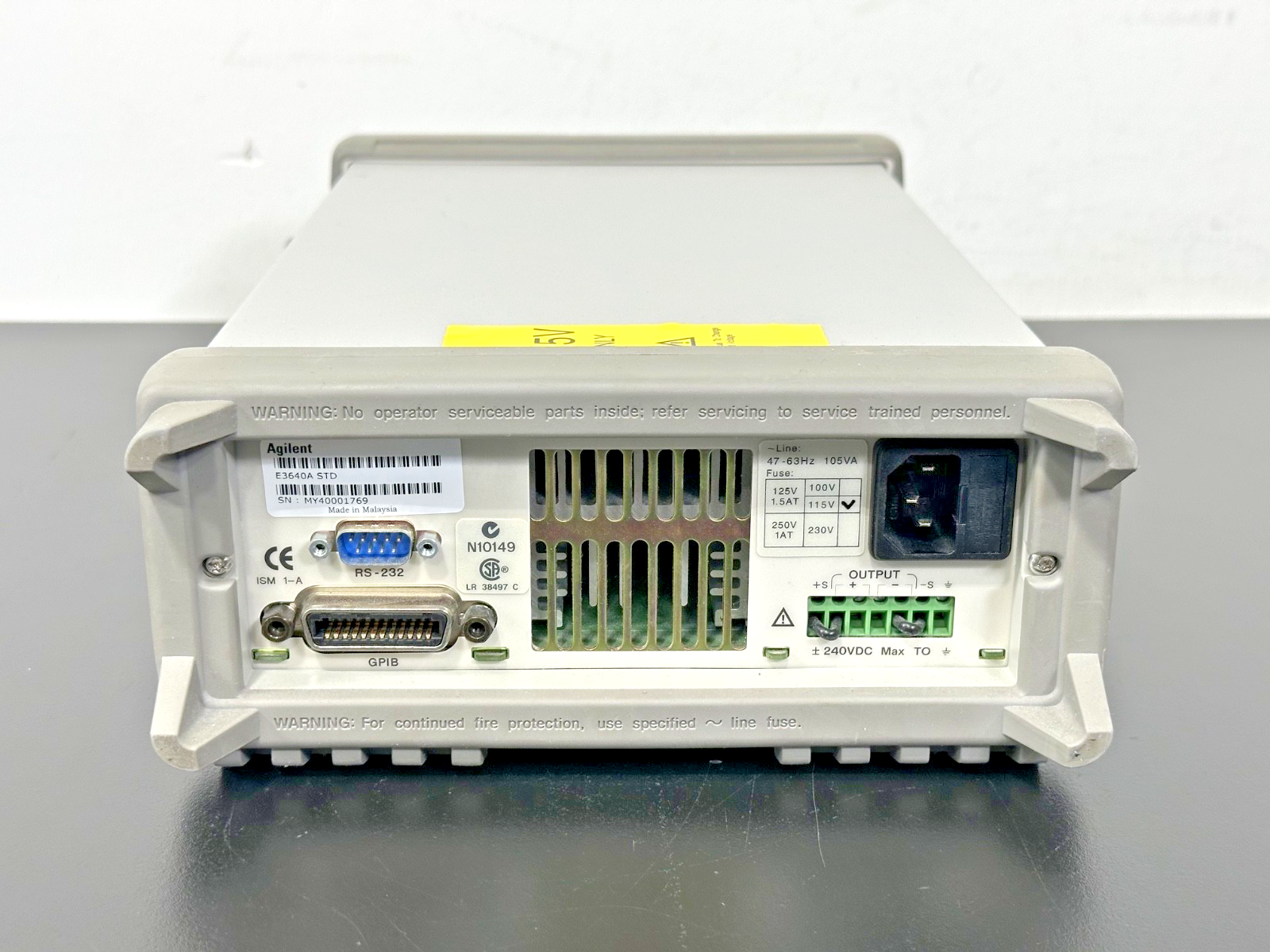 Agilent E3640A Programmable DC Power Supply 0-8V 3A / 0-20V 1.5A Working3