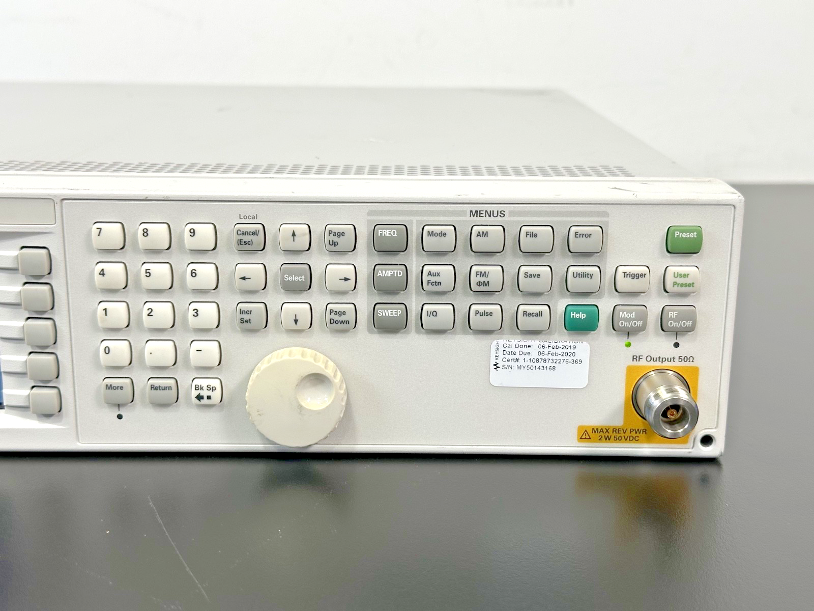 Agilent N5181A MXG Analog Signal Generator 100kHz 1GHz Opt 099 501 UNT Power On2