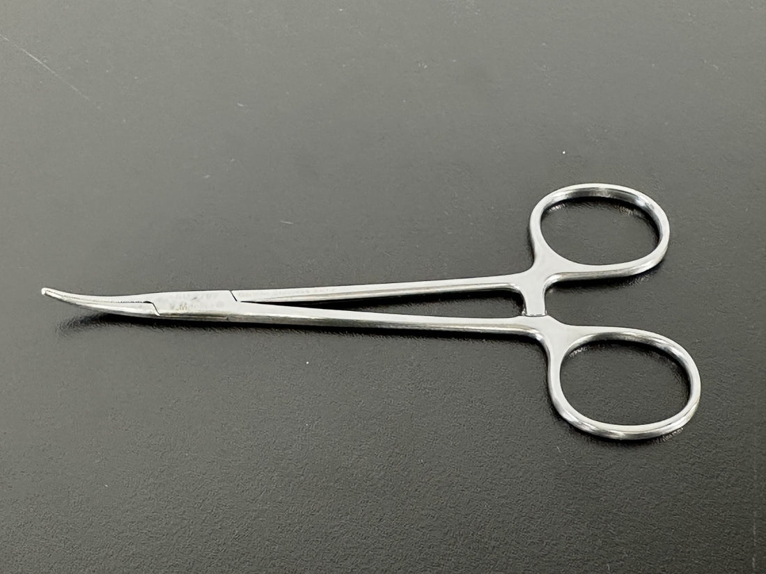 V. Mueller SU2702 Curved Kelly Hemostat Forceps German Stainless0
