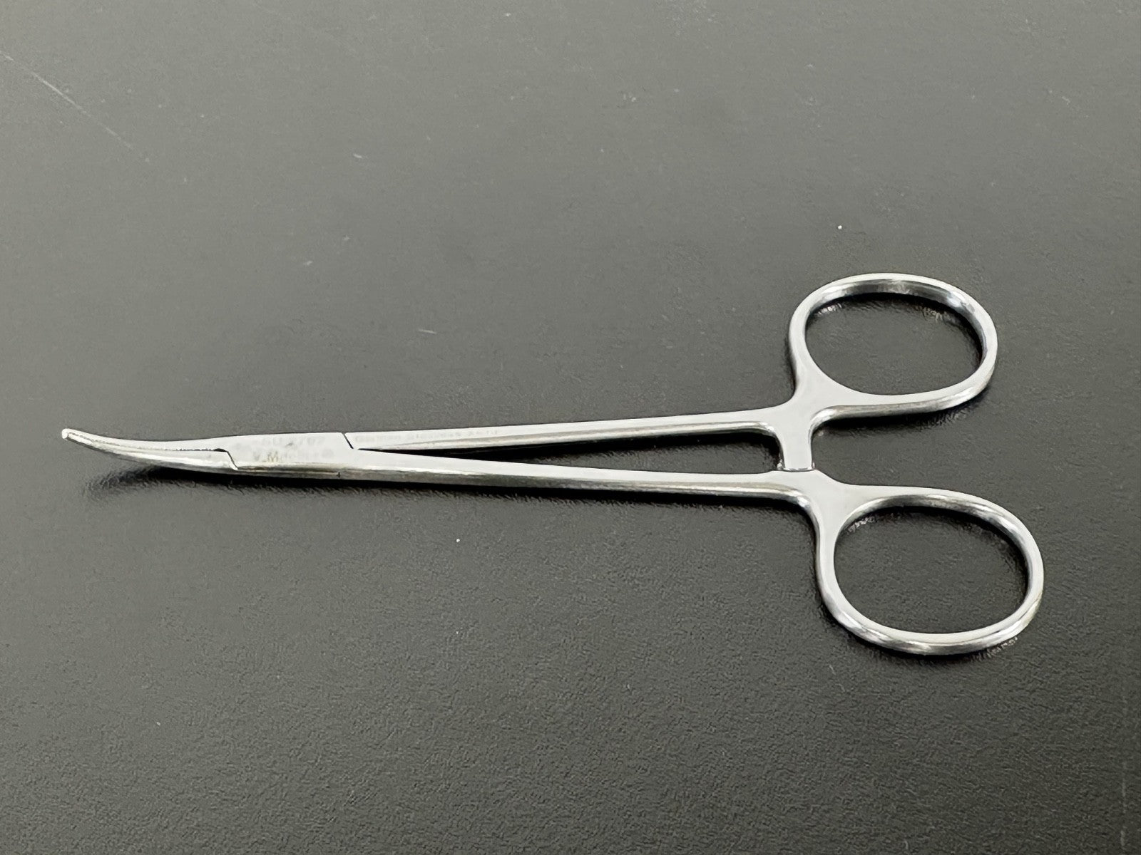 V. Mueller SU2702 Curved Kelly Hemostat Forceps German Stainless0