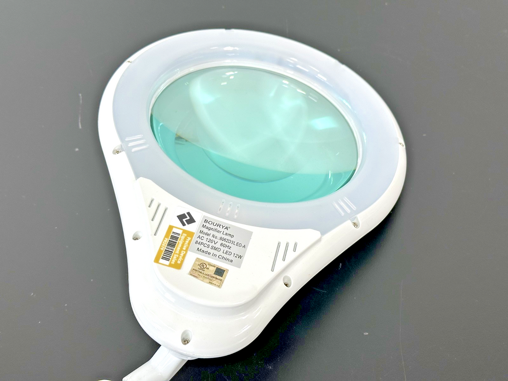 BOURYA 8062D3LED A LED Magnifier Lamp 12W Articulating Arm No Clamp Working1