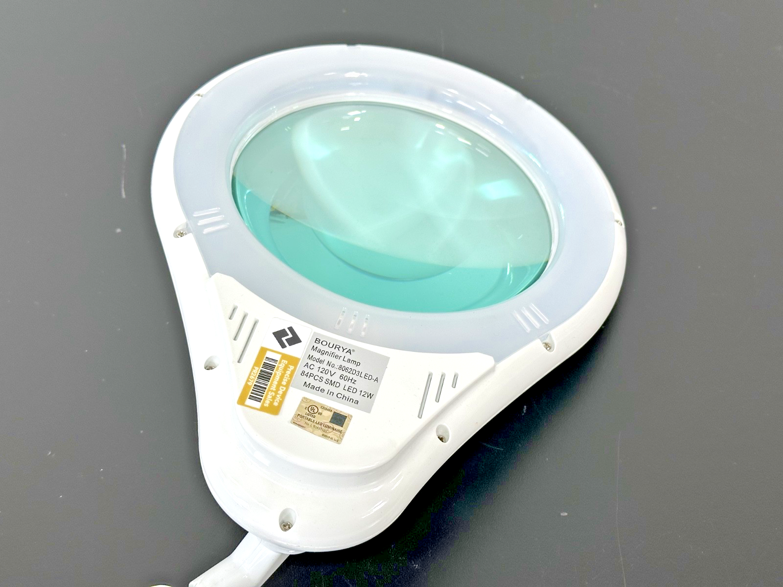 BOURYA 8062D3LED A LED Magnifier Lamp 12W Articulating Arm No Clamp Working1