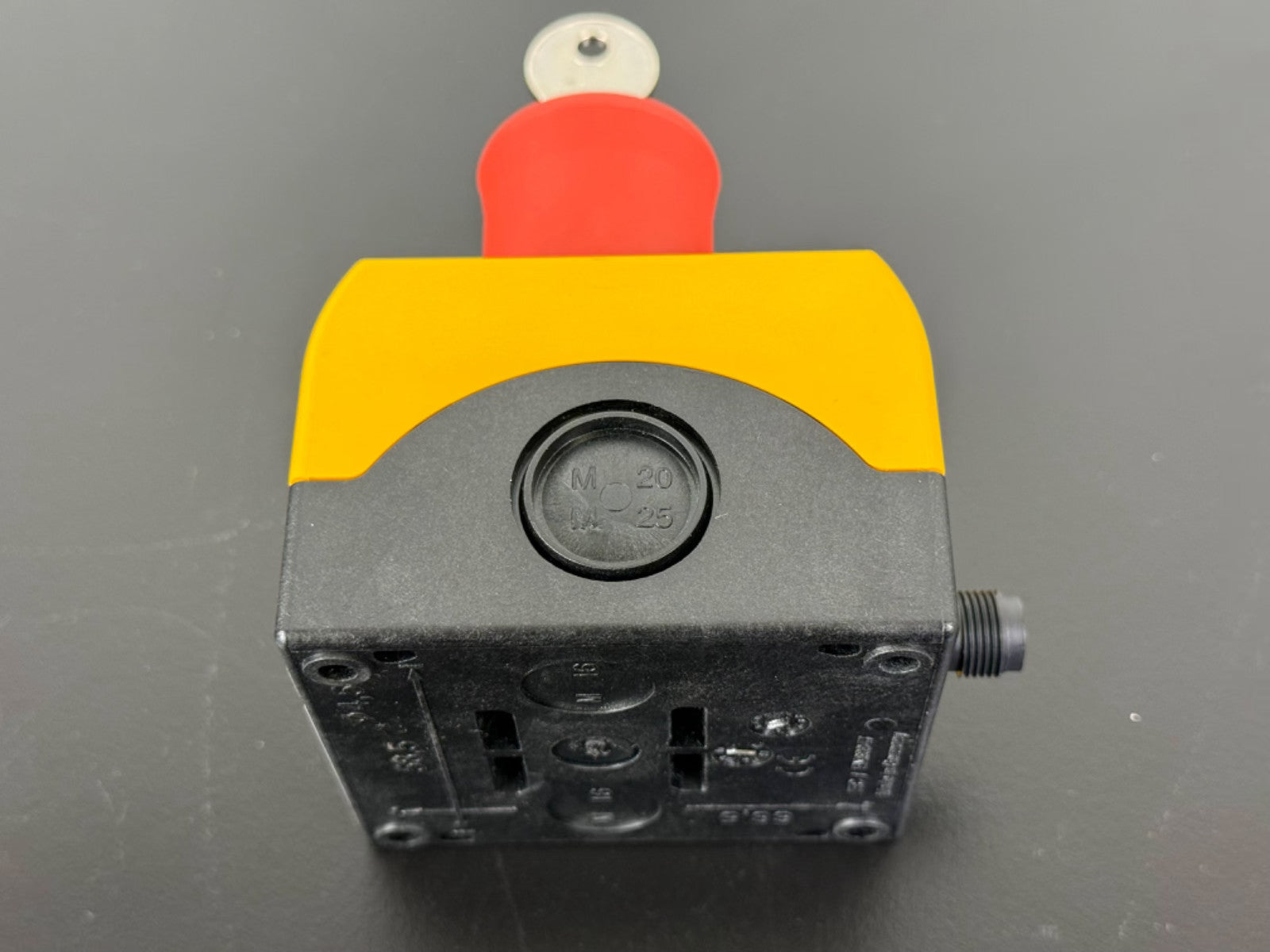 IFM AC011S E Stop Safety Switch w/ Key2