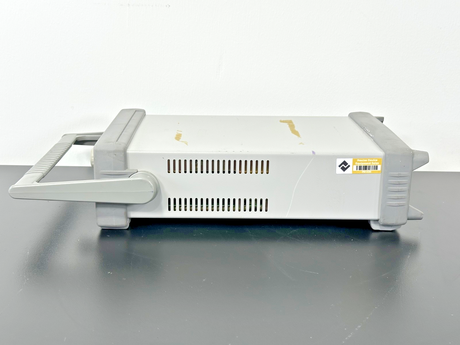 Agilent E3644A Programmable DC Power Supply 0 8Vdc 8A 0 20Vdc 4A2