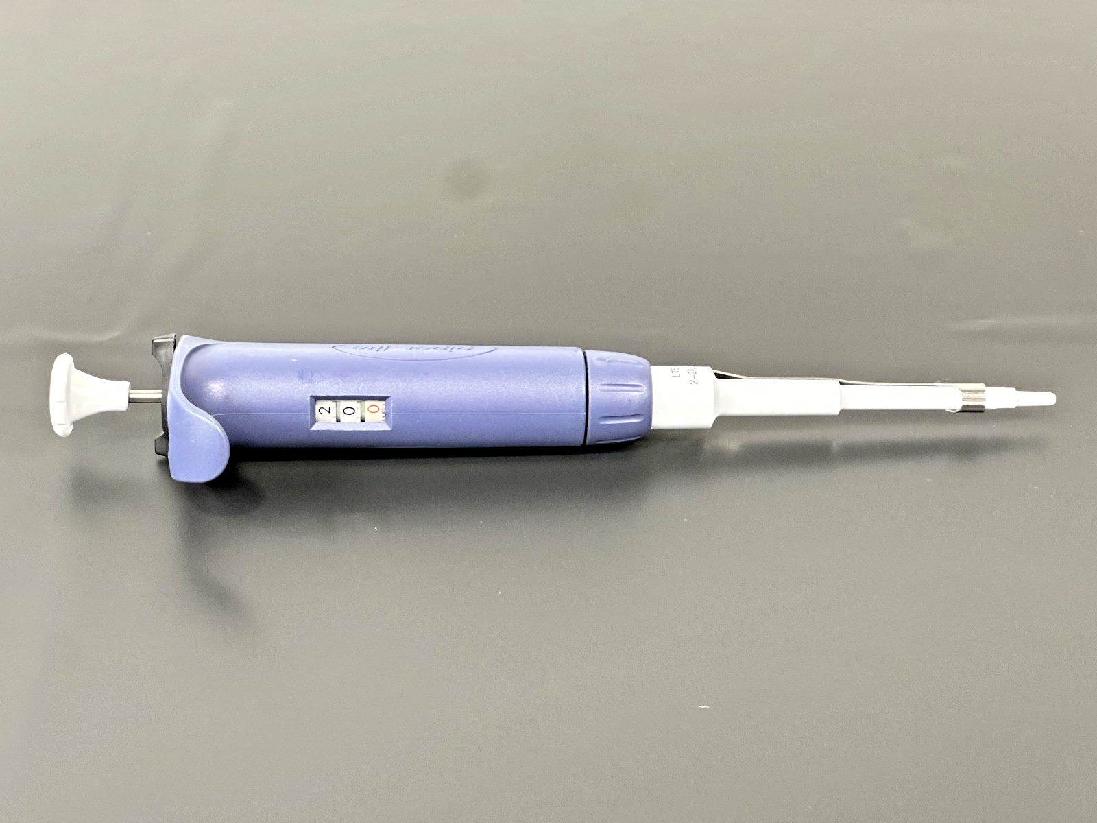 Rainin L 20  Adjustable Single 2 20µL Channel Micropipette Pipettor1