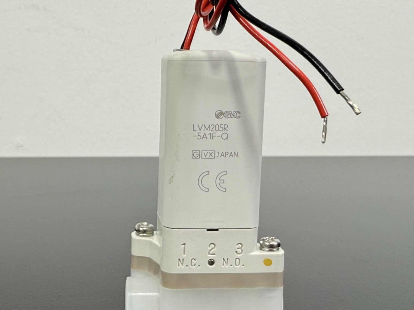 SMC LVM205R 5A1F Q Pneumatic Solenoid Valve N.C./N.O. 24VDC1