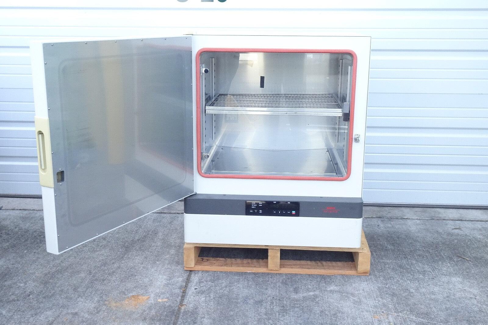 SANYO MIR 262 LAB INCUBATOR1